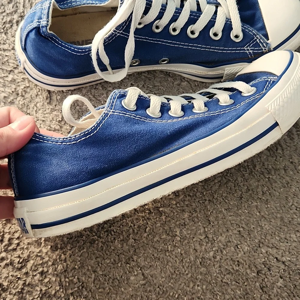 Blue low-top converse - Picture 11 of 13